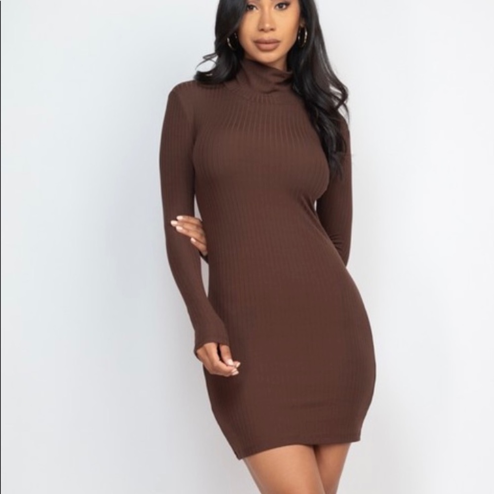 Turtleneck dress in brown and golden yellow